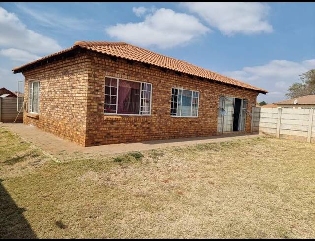 3 BEDROOM HOUSE FOR SALE IN THE ORCHARDS